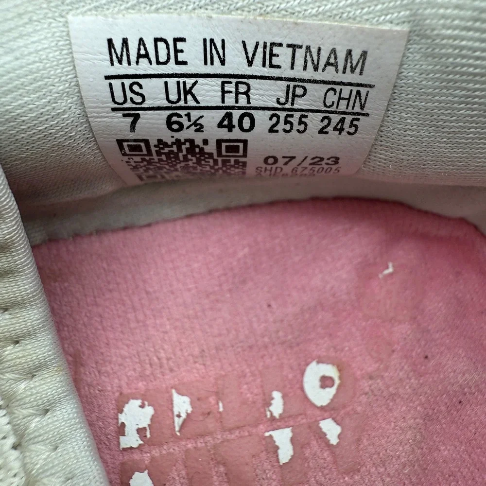 Adidas NMD R1 Hello Kitty‎ Floral Sneakers Casual Shoes Pink White Youth Size 7
